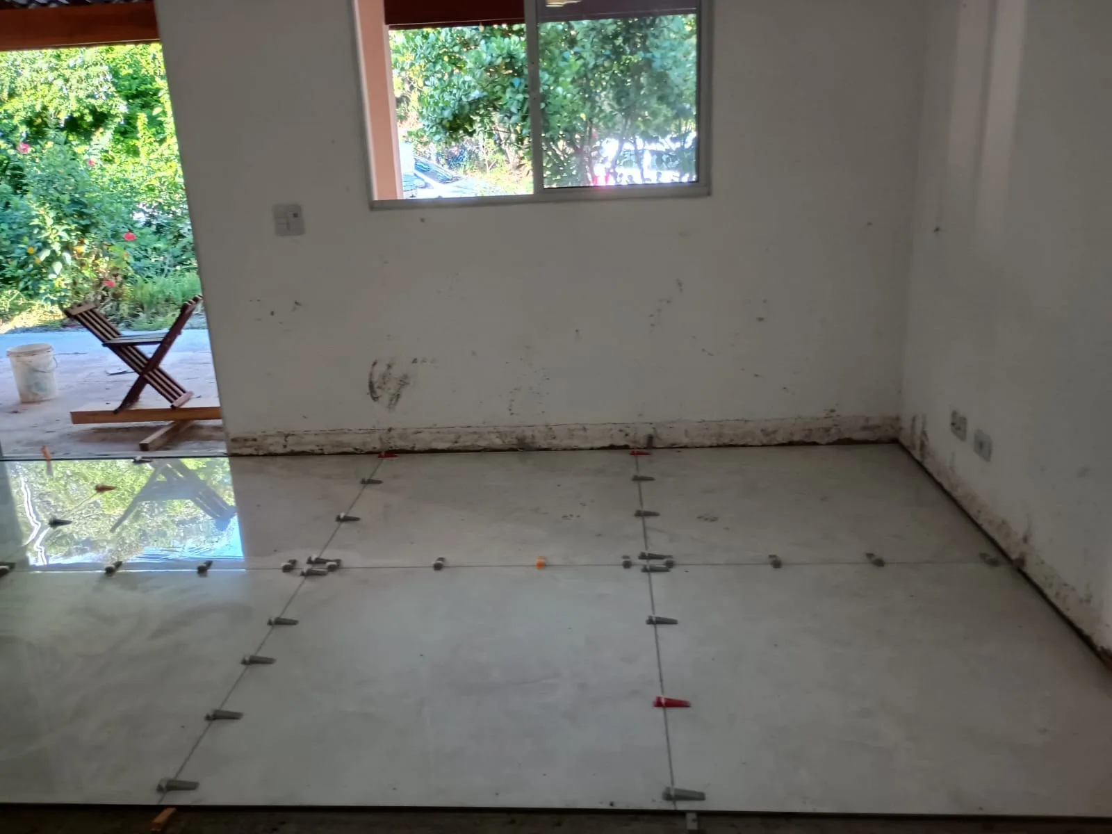 Instalação de piso interno por Carlos Pessoa em Cotia - SP