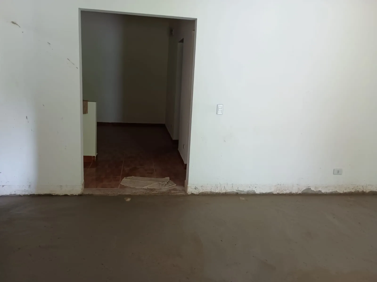Instalação de piso interno por Carlos Pessoa em Cotia - SP