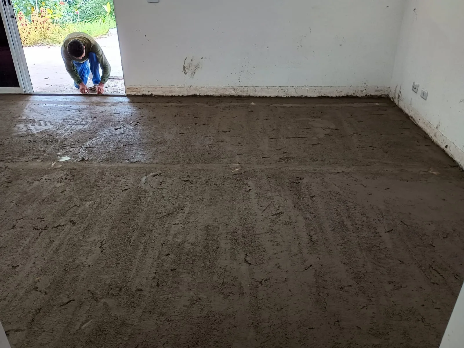 Instalação de piso interno por Carlos Pessoa em Cotia - SP